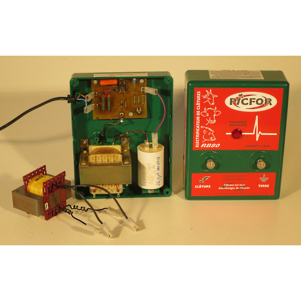 Accu 12V/32Ah pour l'alimentation des clôtures électriques Accu 12V/32Ah pour l'alimentation des clôtures électriques